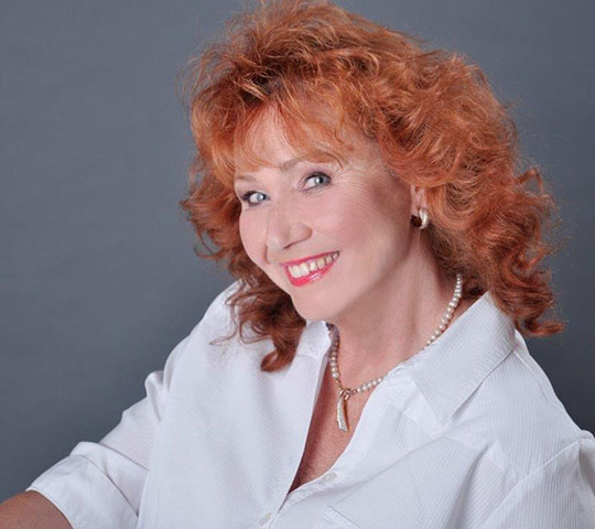 Regina Thoss wird auf der Frauentagsfeier im Marstall Neubrandenburg live ihre schönsten Lieder und Hits präsentieren.