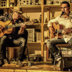 Das Duo Freudrich & Wiesenhütter beim Live-Konzert auf der Bühne des Marstall Neubrandenburg am 21. Mai 2026.